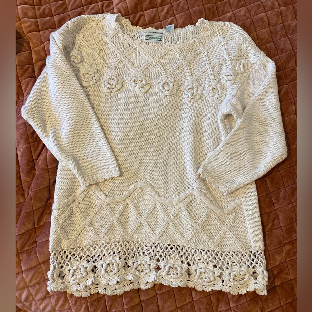 Vintage 90’s white crochet flower chunky knit cable sweater!
